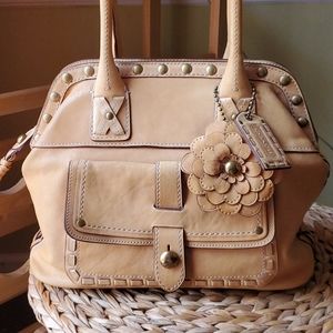 Beautiful & Well-Kept Tan Leather Coach Purse